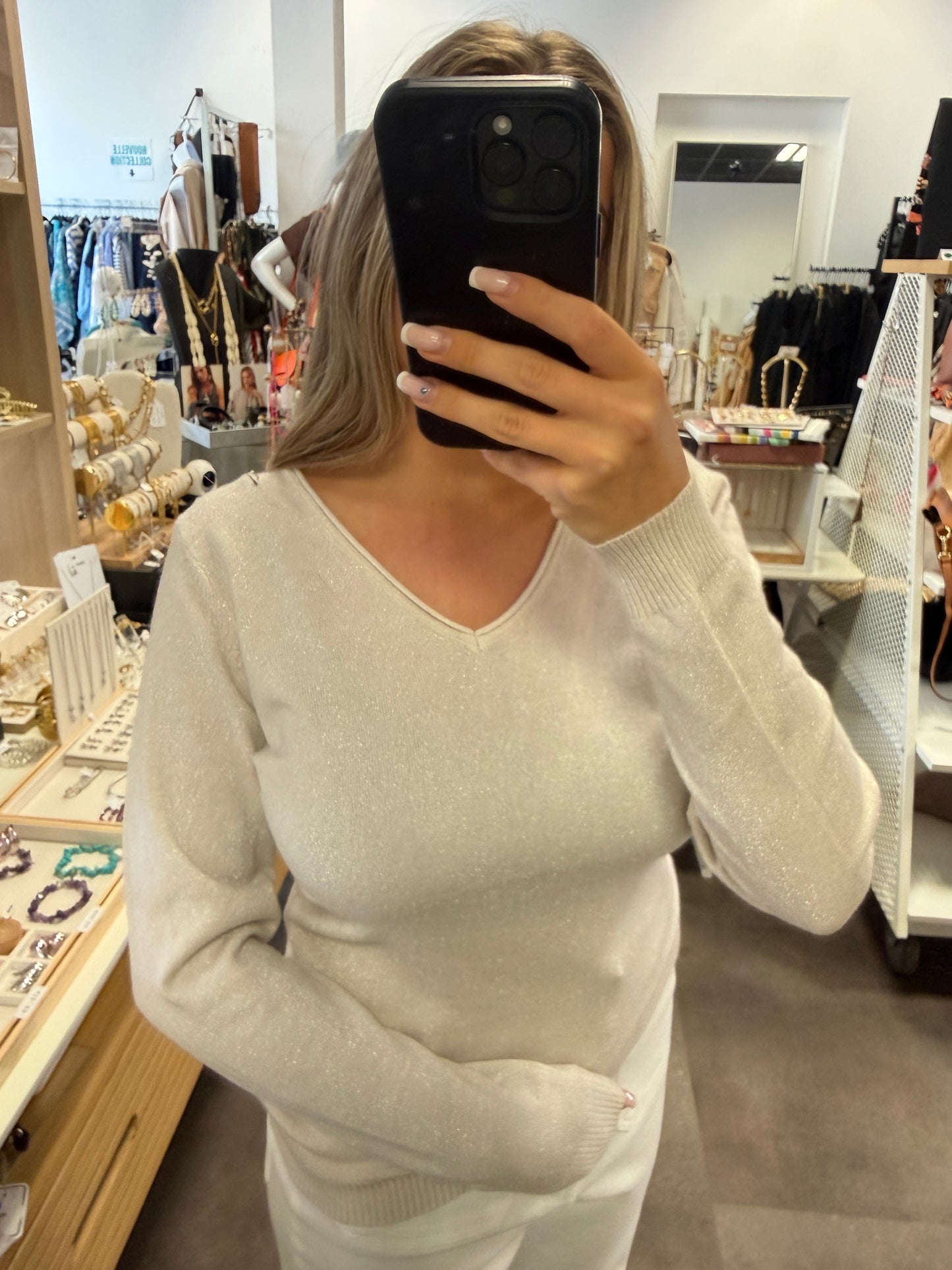pull paillettes blanc col v