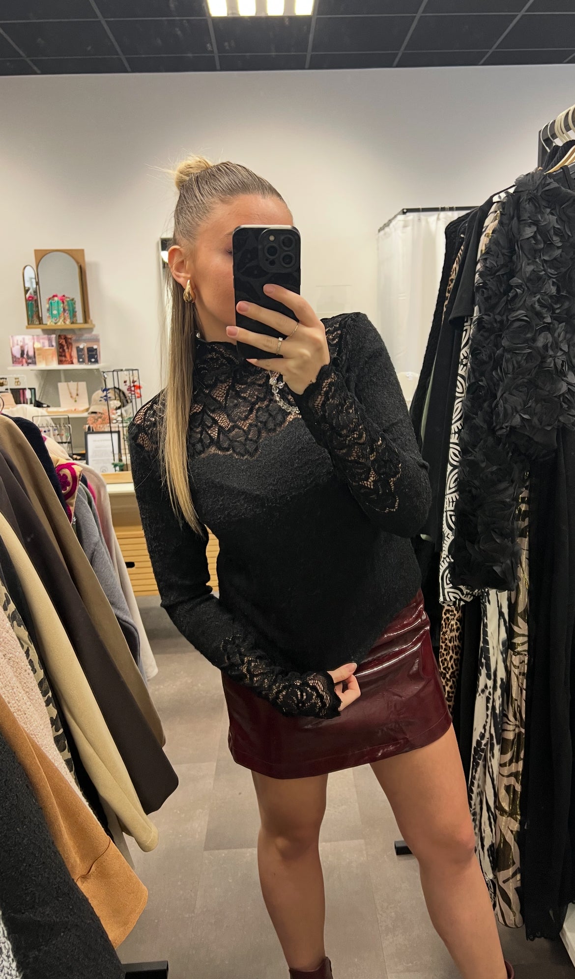 jupe short bordeau en similicuir