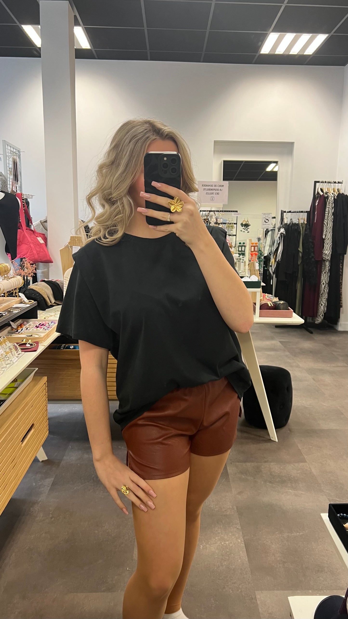 short en similicuir