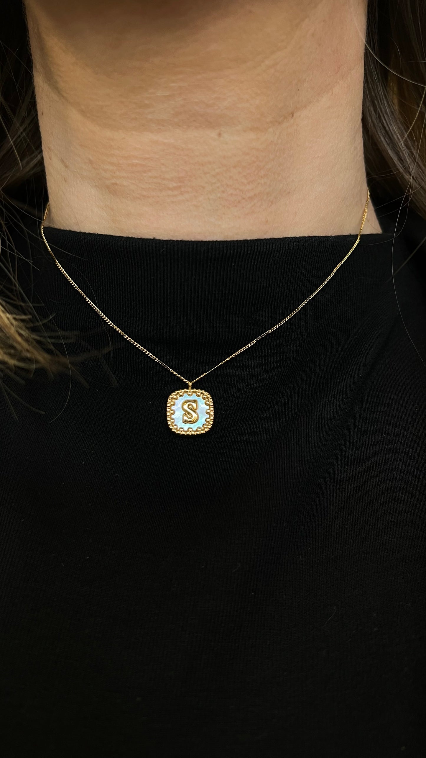collier nacré lettres