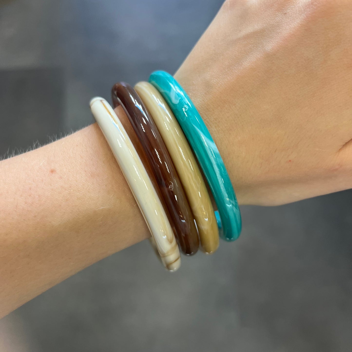 lot de joncs colorés en acrylique