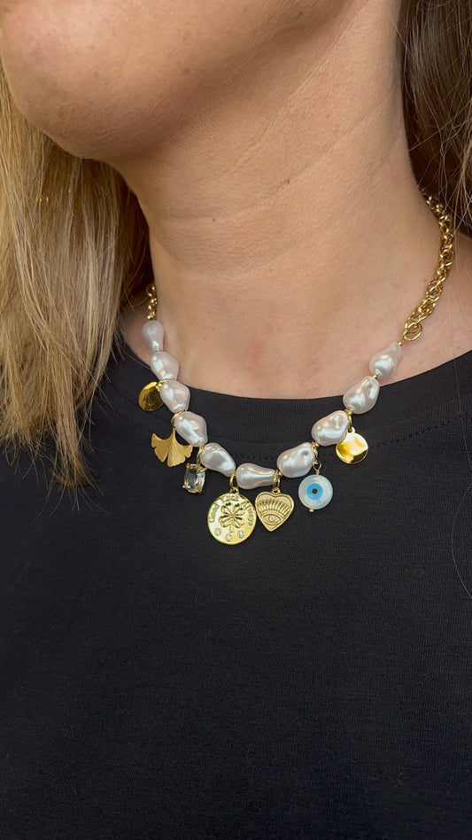 collier avec perles finition nacrées