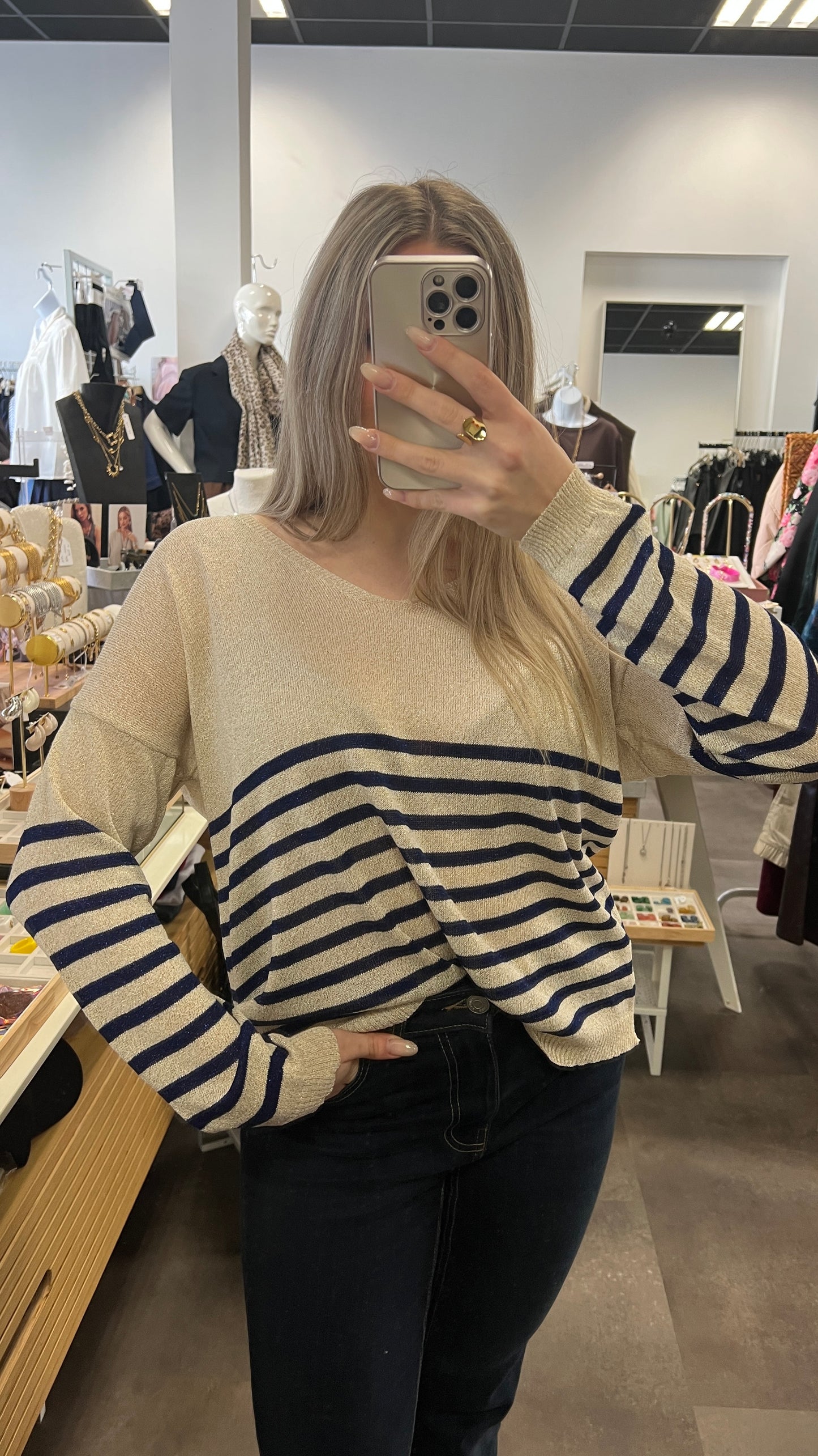 pull léger avec rayures