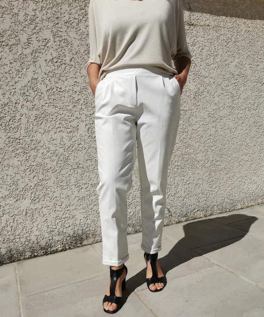 (28) pantalon similicuir blanc