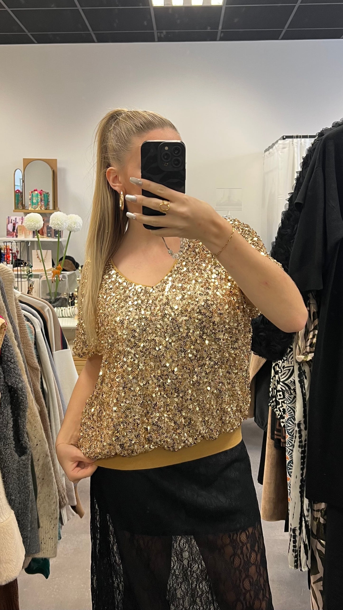 haut à sequins dorés