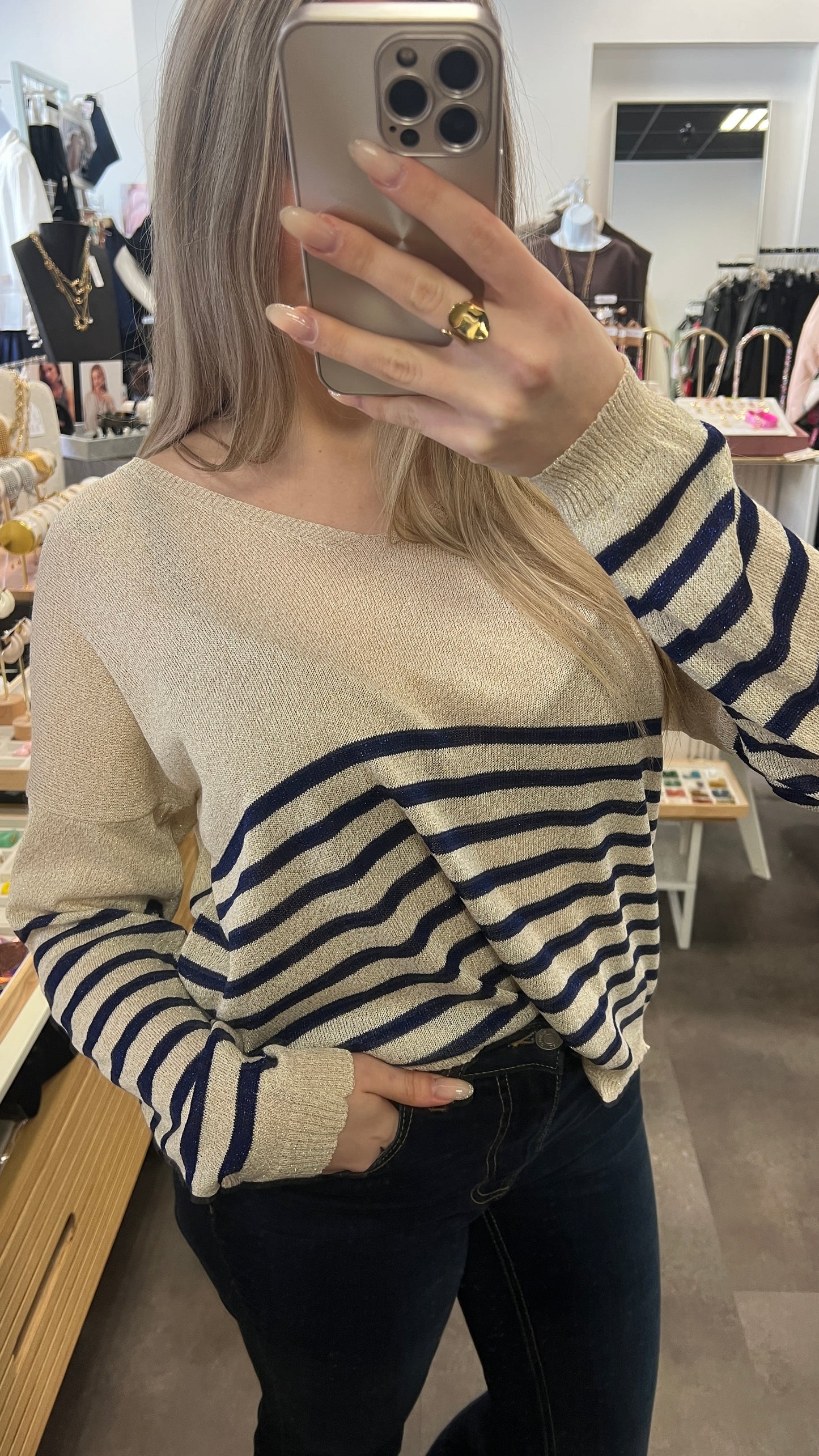 pull léger avec rayures