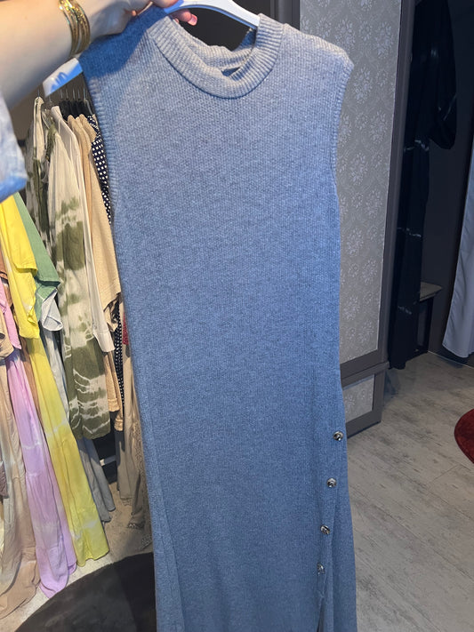 (4) robe maille grise sans manches