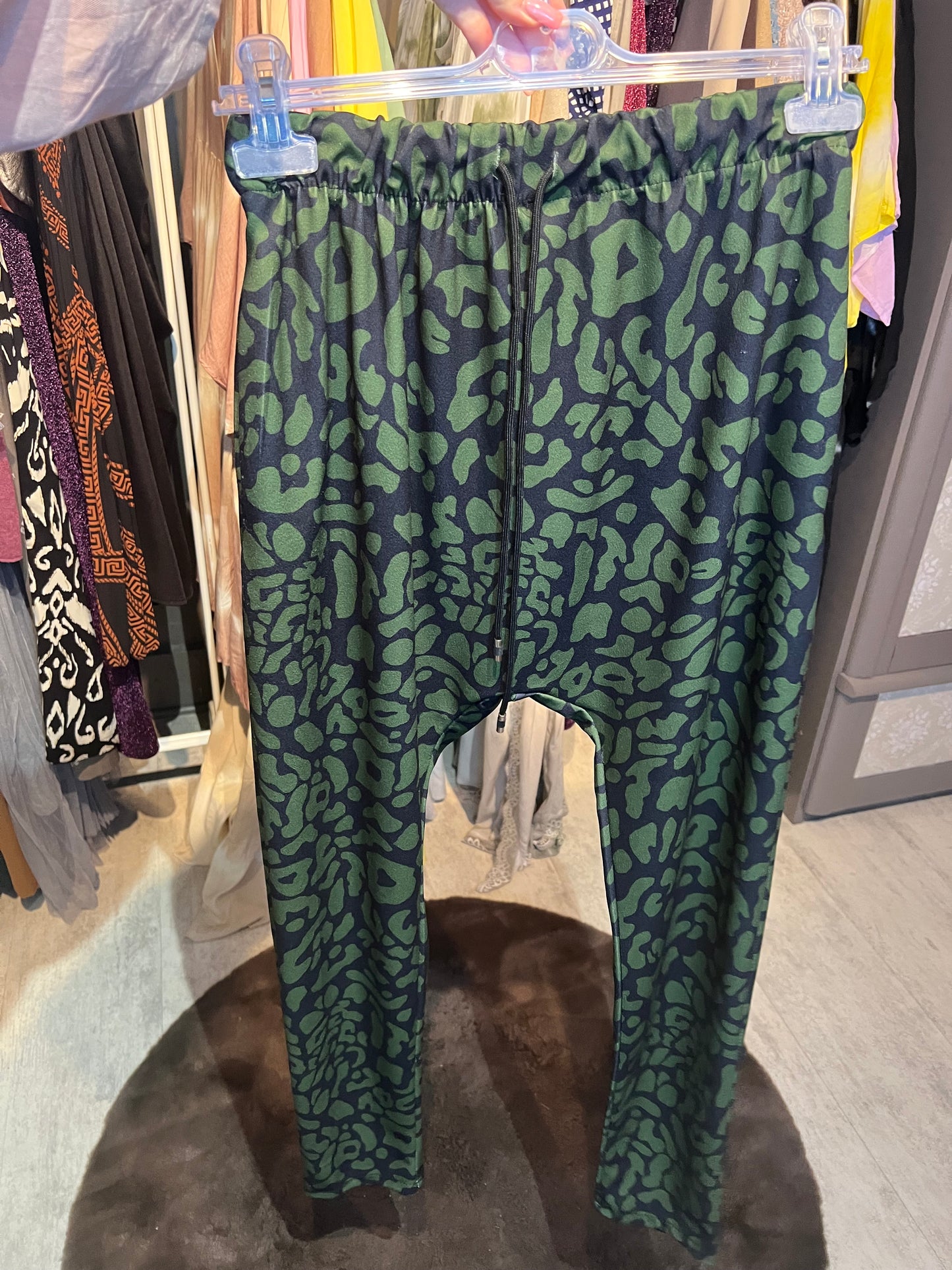 (19) pantalon léopard camouflage